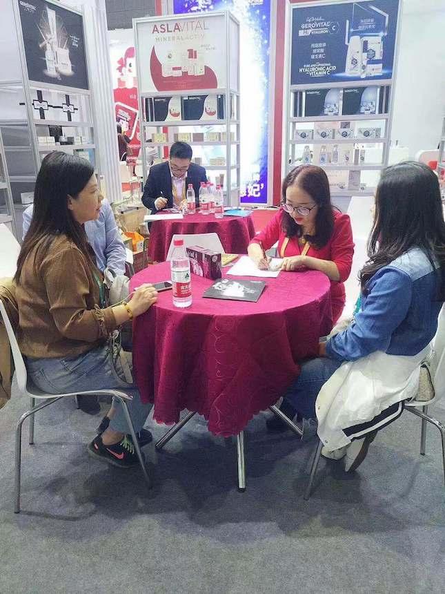价格只有一线大牌的1/3,东欧国宝级抗衰老药妆新品首发进博会