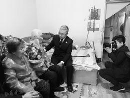 结婚79年的九旬老人盛装拍下纪念照