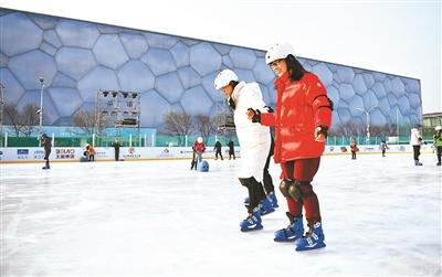 水立方试冰 2600平方米冰场迎客