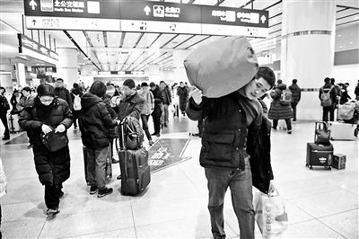 迎春运最高峰 北京三大火车站昨发送旅客超60万人