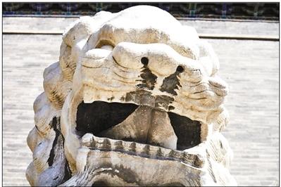 北京正阳门石狮需要“刷牙洗脸”？ 专家：不能盲目清洗
