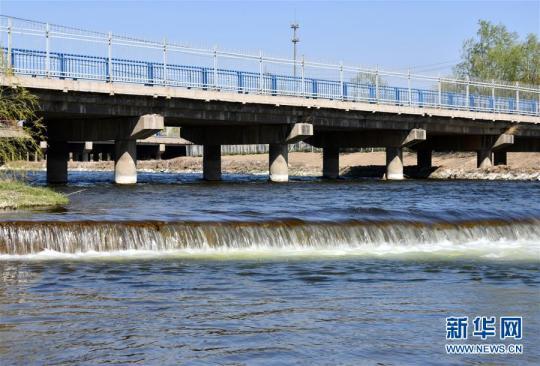 这是4月10日在河北省遵化市拍摄的“引滦入津”工程重要输水河道黎河一景。新华社记者李然摄