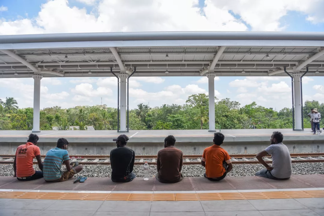 斯里兰卡90年来修的第一条铁路，中国帮它实现