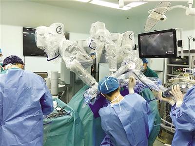 西南地区第一例 机器人给新生儿做精细手术