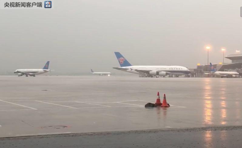 暴雨致广州市区各客运站停止售票 机场取消90架次航班