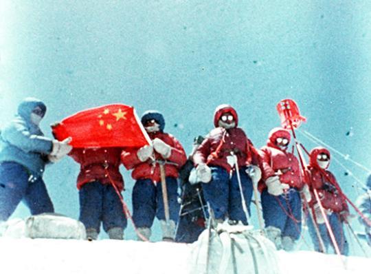 1975年登顶珠峰的桑珠：我们让珠峰有了标准“身高”