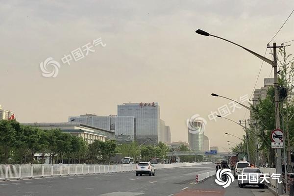北京今天阵风7-8级局地有扬沙 小长假气温逼近30℃