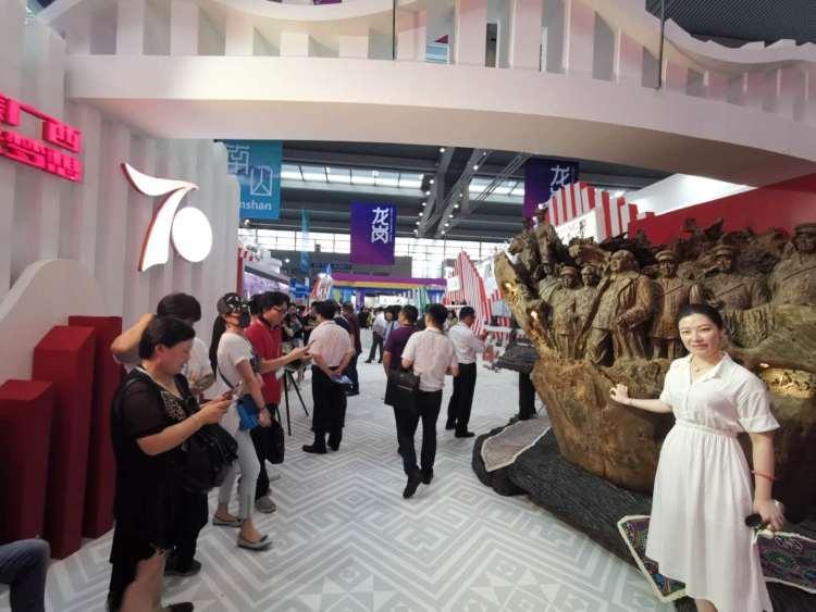 第十五届文博会在深圳开幕 展示新中国70年文化成就