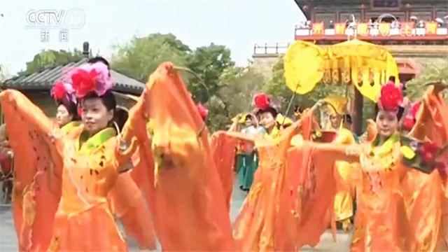 河南开封：体验传统文化 欢度端午假期