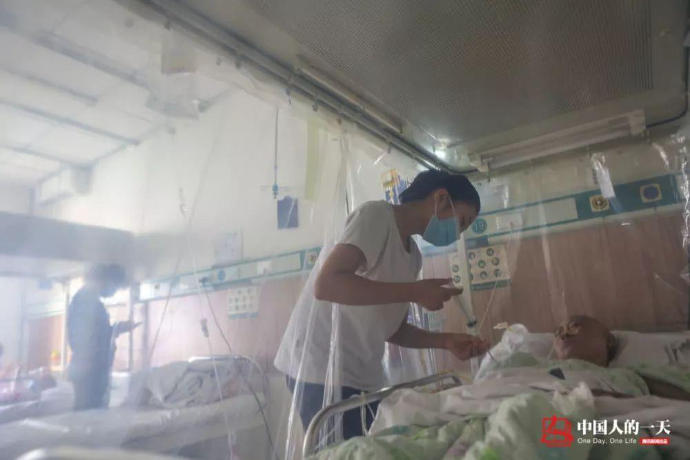 17岁女孩为救母亲捐骨髓放弃高考 她的“考场”在病房