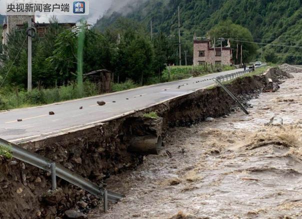 强降雨致四川丹巴县遭受泥石流灾害 3093名群众转移