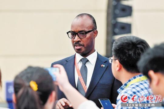 　　卢旺达驻华大使查尔斯·卡勇加　　长沙晚报全媒体记者王志伟 摄