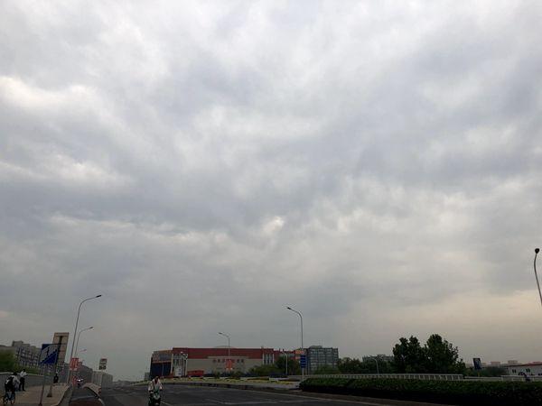 今日北京雨水来“退烧” 雷暴大风“光顾”京城