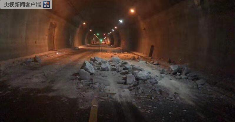 湖北一高速公路隧道发生坍塌事故 致沿途车辆滞留