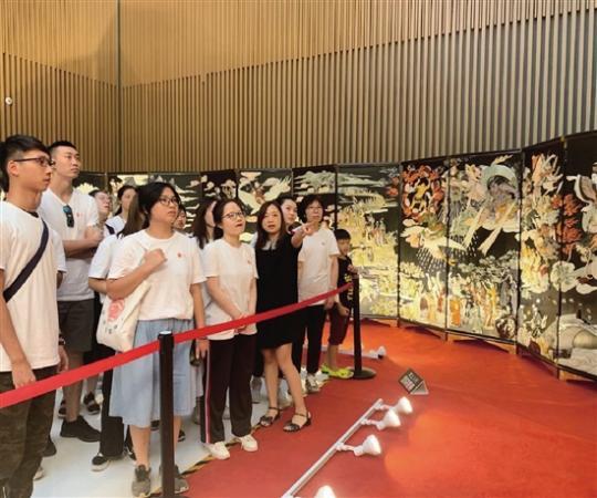 巨幅玉石镶嵌作品《黄大仙》在金华城市展示馆展出