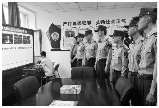 青海省检察院邀请驻青部队官兵走进检察机关