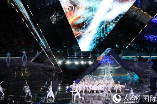 22日，喀山世界技能大赛开幕式表演环节，运用了增强现实技术的舞台效果令人惊叹。记者殷新宇摄 