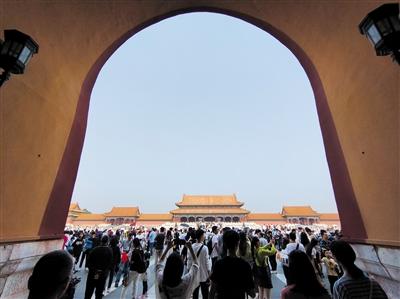 国庆假期第二天北京180万人次游园