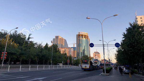 北京假期后首个工作日晴空开场 最高气温20℃