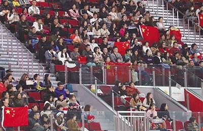 “中国杯”带热花样滑冰 2万多人学冰上芭蕾