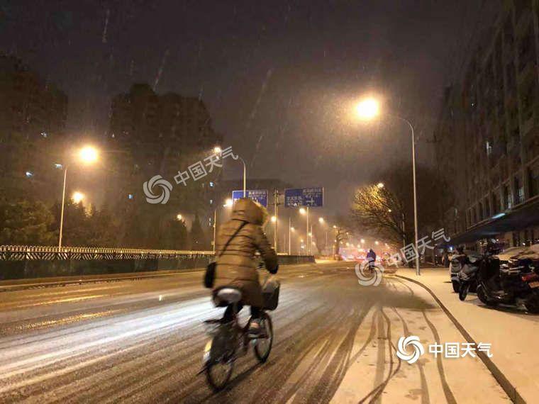 北京今日雪舞京城扰交通