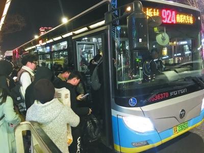 北京市近80条公交线路延长营业时间