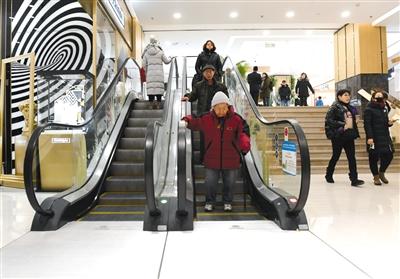 北京传统商场“一店一策”改造升级 已有3家亮相