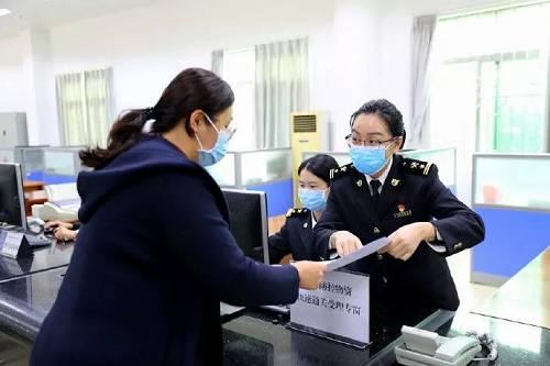又一批口罩已到达！郑州海关单日验放邮递渠道进境口罩18.8万个