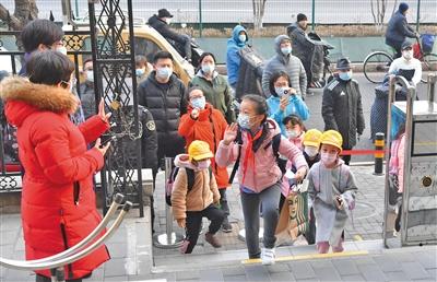 北京数以百万计的中小学生今天开放，许多开学典礼，学习党史，听党的课-chinanews.com