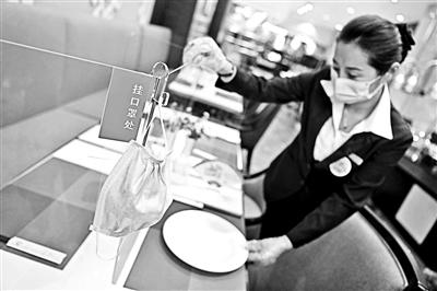 探访疫情防控：内蒙古大厦自助餐厅座位减少三分之一
