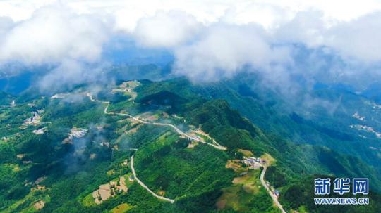 走进乡村看小康丨“鄂西屋脊”绿葱坡打造高山运动休闲小镇