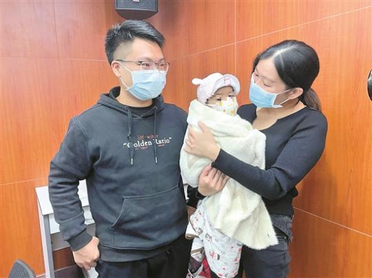 29岁父亲“割肝救女” 8月龄“小黄人”重获新生