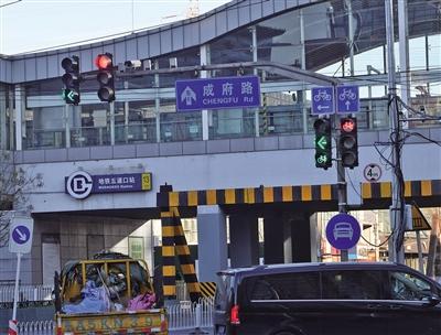 北京五道口增设行人信号灯四面全绿时段
