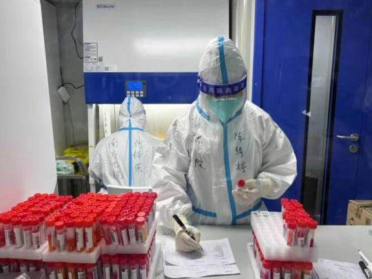 广东省支援上海核酸检测队：高效高质量检测助力上海抗疫