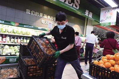 北京各连锁超市25日起延长营业时间