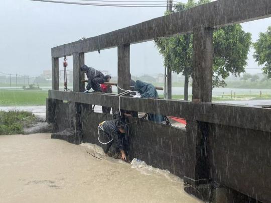 新华全媒+｜暴风骤雨中，他们筑牢安全防线