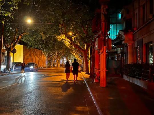 上海这一刻｜在“巨富长”，夜生活重新回归