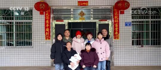 A special family portrait, a special reunion-Chinanews.com