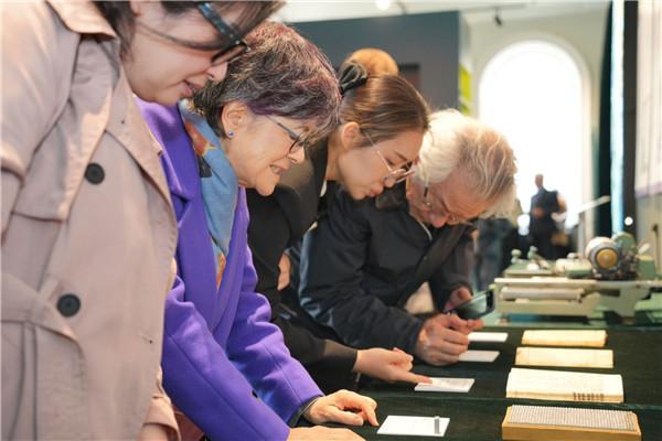 探寻汉字之美 “汉字演变”主题展览在伦敦开幕