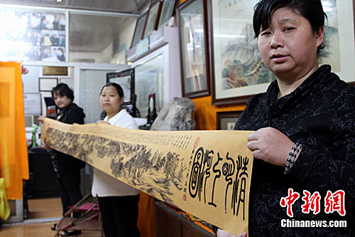 江西民间艺人以发为丝刺绣名画《清明上河图》