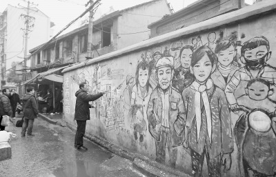 美术老师耗时一月绘街头壁画 演绎老汉阳风情