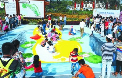 千名儿童园博园手绘3D大黄鸭(图)