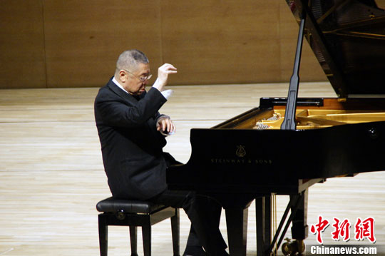 被国外报刊称为"中国最卓越的钢琴家"和图片