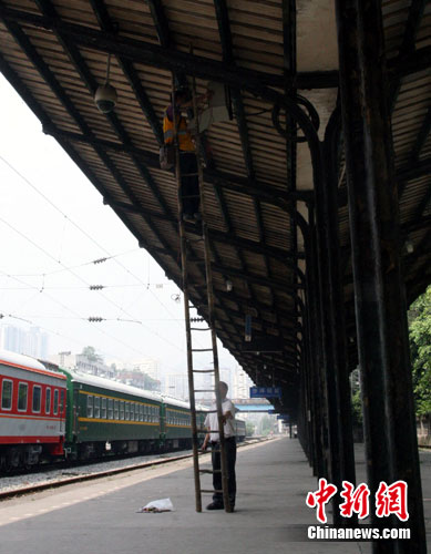 重庆沙坪坝火车站封闭施工 市民怀旧老车站绿