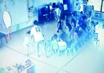 幼儿园老师暴打学生视频网上热传(图)