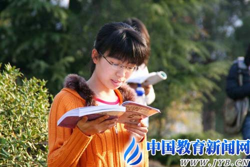 《中国高等学校绩效评价报告》发布 清华居榜