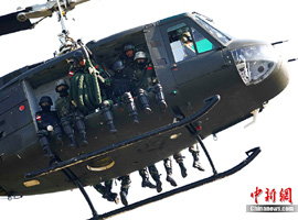 中印“利刃-2011”特种部队反恐训练 