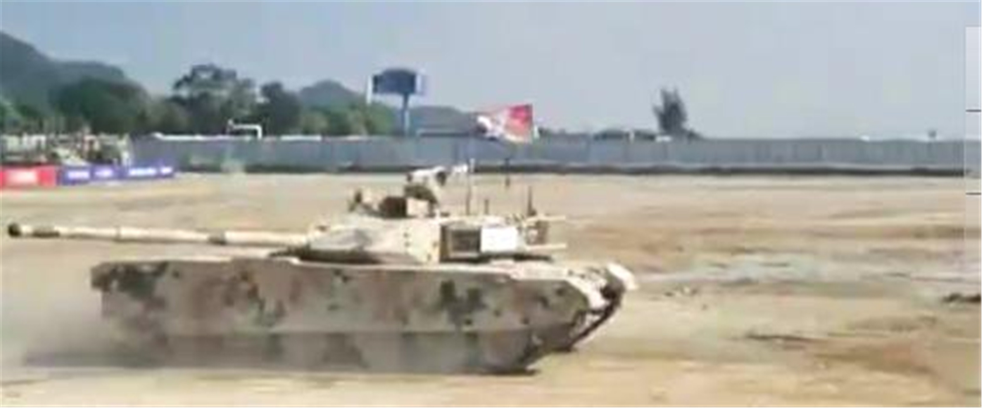 珠海航展地面武器动态展示 VT4坦克霸气出场