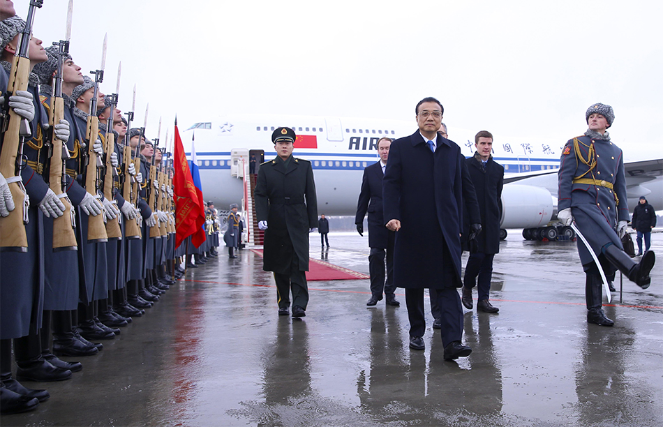 李克强抵达圣彼得堡出席中俄总理第二十一次定期会晤