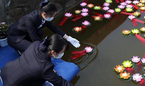 南京举办集体“代祭扫”仪式寄哀思